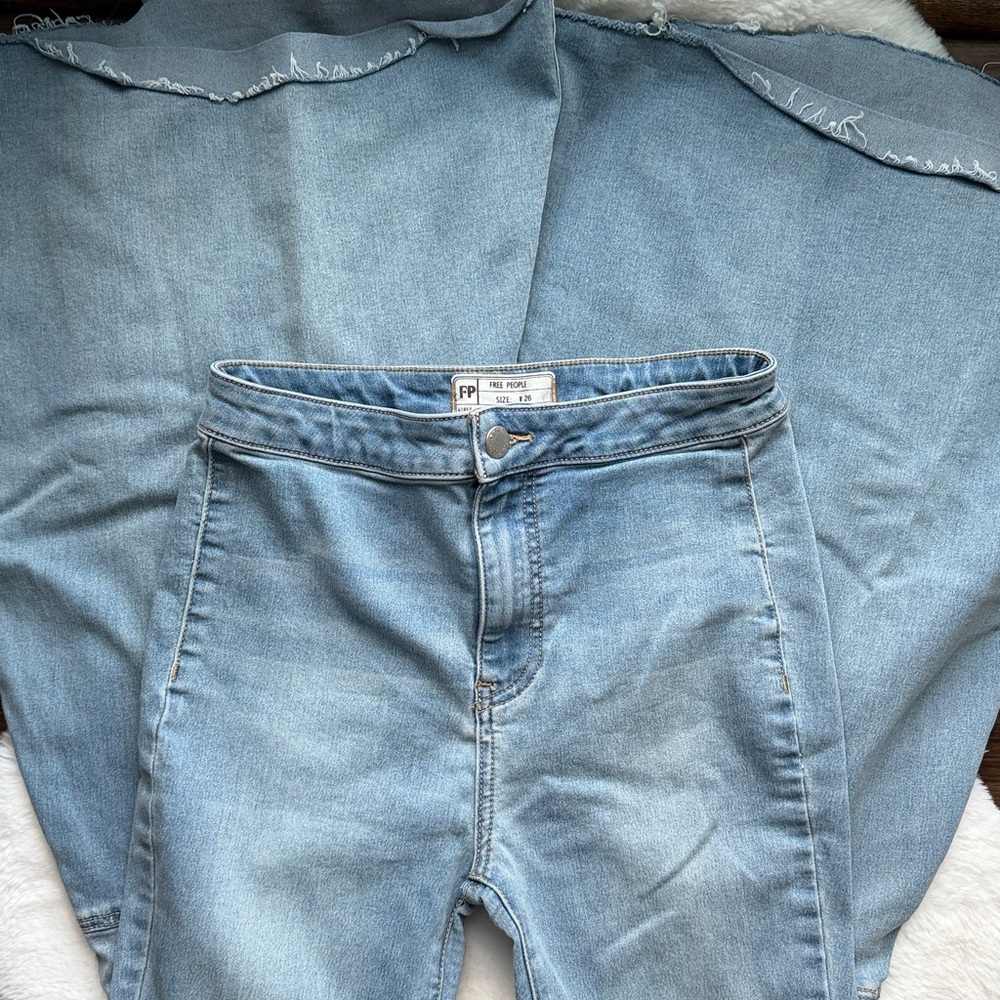 Free People Just Float On Super Flare Jean size 26/2